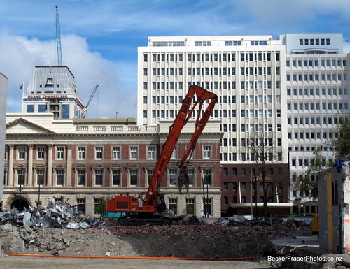 Demolition of the Warners Hotel, with the Hotel Grand Chancellor in the foreground